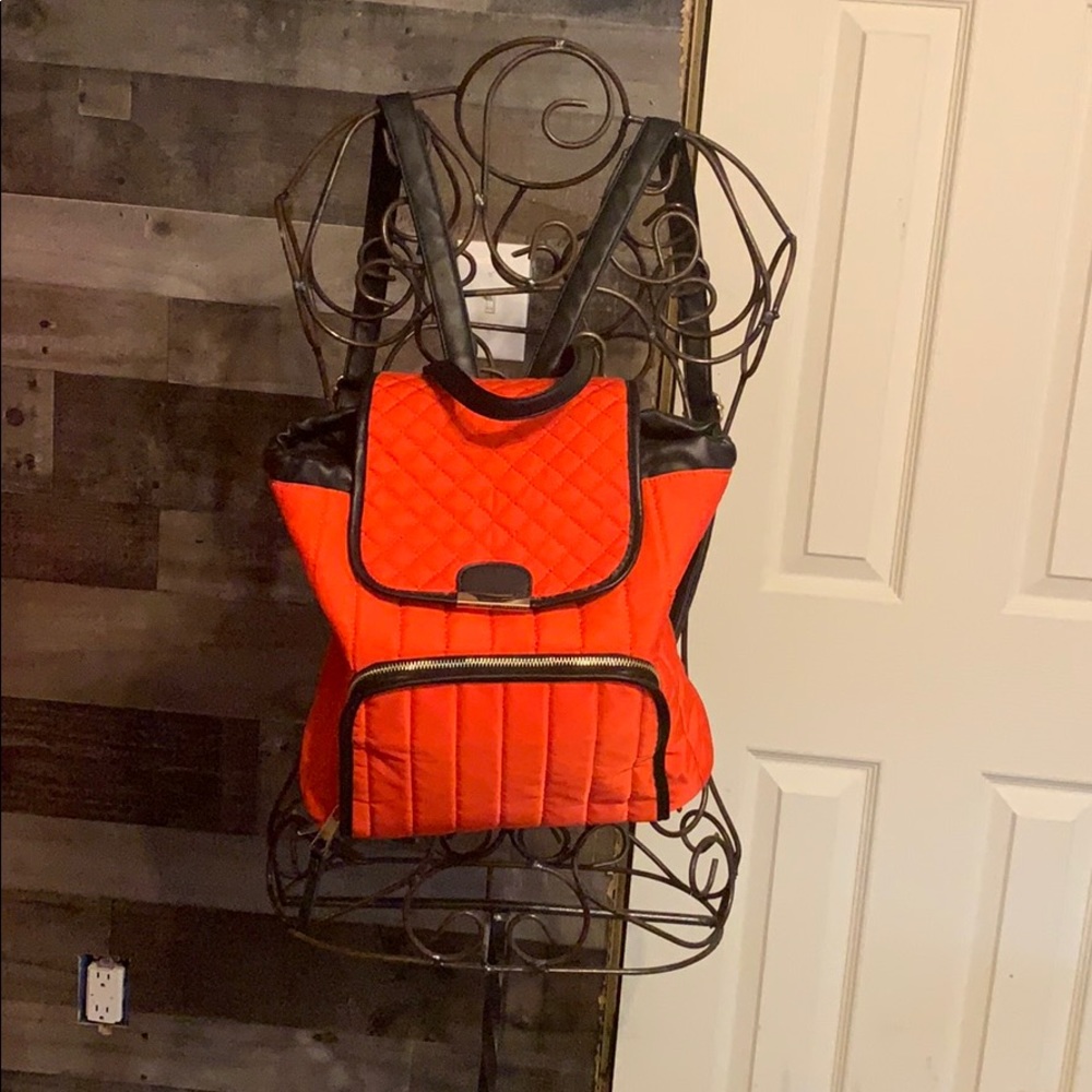 Red/orange backpack - Picture 2 of 2